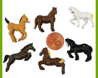 6 Miniatur Pferde Figuren Puppenhaus Spielzeug