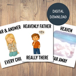 Może przedstawiać: Trzy białe karty z ilustracjami i tekstem na drewnianym tle. Karty brzmią "Hear & Answer Every Chil", "Heavenly Father Really There" i "Heaven Far Away". Dostępne jest pobieranie cyfrowe.
