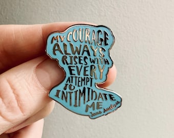 Pin de esmalte con cita de Jane Austen: regalo literario feminista