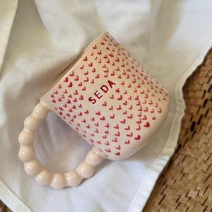 Individuelle personalisierte Name handgemachte Keramiktasse, Keramiktasse rotes Herz mit Henkel, Geschenk handgemachte Keramikkaffeetasse Keramik neues Jahr