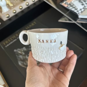 Handgemachte Keramik Herzbecher: Personalisierte 24k Gold Charm Kaffeetasse