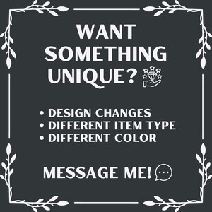 Pode incluir: Gr&aacute;fico preto e branco com texto branco que diz "WANT SOMETHING UNIQUE?" com um &iacute;cone de diamante e uma m&atilde;o segurando-o. Abaixo do texto, h&aacute; tr&ecirc;s marcadores com o texto "DESIGN CHANGES", "DIFFERENT ITEM TYPE" e "DIFFERENT COLOR". Abaixo dos marcadores, est&aacute; o texto "MESSAGE ME!" com um &iacute;cone de bal&atilde;o de fala.