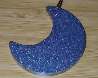 Pendentif lune en résine grise scintillante