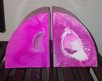 Buchstützen aus rosa und weißem Kunstharz