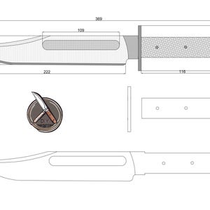 Può includere: Disegno tecnico di un coltello con dimensioni in millimetri. Il design presenta una lama curva, un manico strutturato e un piccolo logo circolare con un'illustrazione di coltello. La lunghezza totale del coltello è di 369 mm.