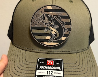 Gorra de camionero Richardson 112 con parche de cuero de pesca grabado con láser