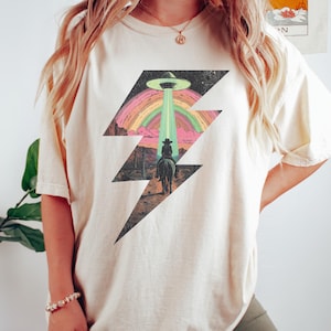 Ufo Western Shirt, Retro T-Shirt, Vintage Cowboy TShirt, Rodeo T Shirt, Wild West Shirt, Western Oversized Tee, Unisex