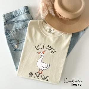 Silly Goose On the Loose T-Shirt Goose Crewneck Shirt Silly Goose Shirt Funny Shirt Gift Goose Bumps Trendy Shirt Oversized