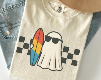 Halloween-Sommer-Shirt, Surfer-Geist-Shirt, Geister-Strand-Shirt, Comfort Colors Halloween-T-Shirts, Gruselsaison, Halloween-Sommer