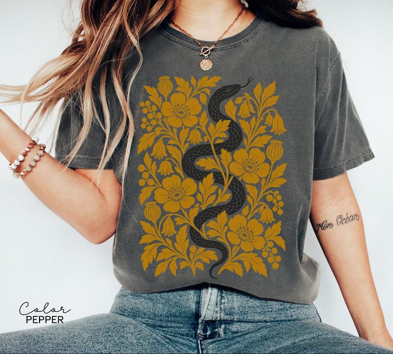 Retro-T-Shirt mit Schlangen- und Blumenmuster, botanisches Vintage-T-Shirt, Comfort Colors T-Shirt, Boho Cottagecore Pepper