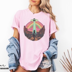 Raum Cowgirl-T-Stück Kosmisches Cowgirl-Hemd Raum Cowgirl-Outfit Cowgirl westliche Grafik-T-Stück Land-Mädchen-Hemd, Cowgirl-Hemd, Geschenk für sie Bild 6