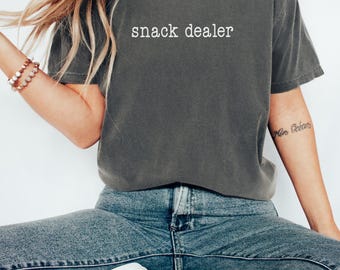 Camiseta de mamá vendedora de bocadillos, camiseta divertida para mamá, camiseta de vida de mamá, regalo de Navidad para mamá, camiseta de agradecimiento para mamá, camiseta divertida para mamá, mamá de niños pequeños