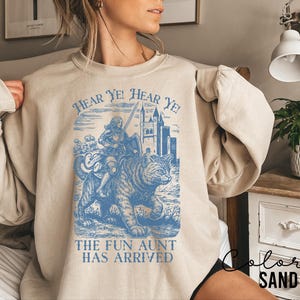 Funny Aunt Shirt, Knight Cat Rider, Fun Aunt, Pregnancy Reveal to Sister Auntie Cool Aunt, New Aunt, Sister Gift, Sand