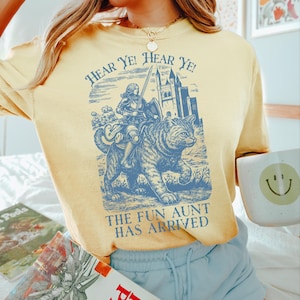 Funny Aunt Shirt, Knight Cat Rider, Fun Aunt, Pregnancy Reveal to Sister Auntie Cool Aunt, New Aunt, Sister Gift, Banana