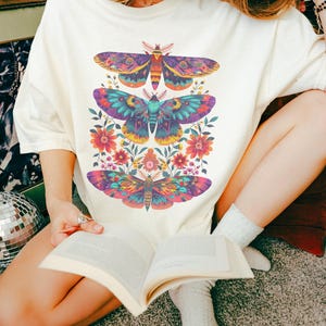 Floral Moth Shirt Cottagecore Tshirt Vintage Top Bug Shirt Insect Shirt Goblincore Clothing Fairycore Oversized Shirt Dark Academia Shirt
