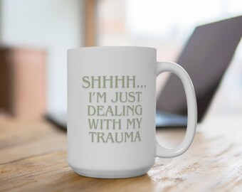 Mug Traiter mon traumatisme, Citation légère sur une thérapie, Sensibilisation à la santé mentale, Verres de soutien, Tasse à café de 15 oz, Traumatisme de l'enfance