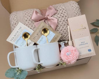 Anniversary Gift for Couple, Romantic Gift Box with Blanket & Mugs for First Wedding Anniversary Engagement Couples Gift Set Sending a Hug
