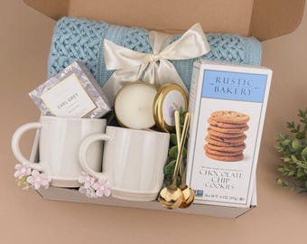 Romantic Gift Box for Couples | Cozy Blanket, Tea, Cookies & Candle | Perfect Anniversary Gift for Him Her | Date Night Gift Box for Couple