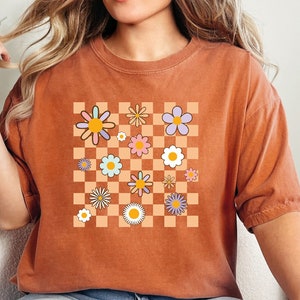 Retro Daisy Comfort Colors® T-Shirt,Checkered Flower Shirt, Cute Daisy Shirt, Womens Summer Gift, Christmas Gift for Her,Retro Vintage Shirt