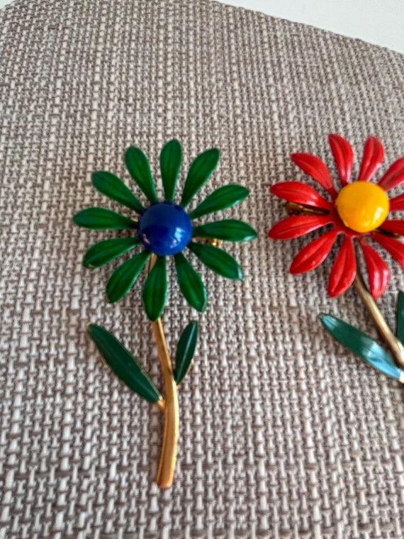 Vintage Metal Flower Pins Set of 2 - image 3