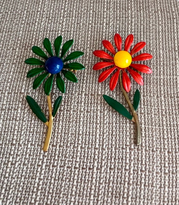 Vintage Metal Flower Pins Set of 2 - image 2