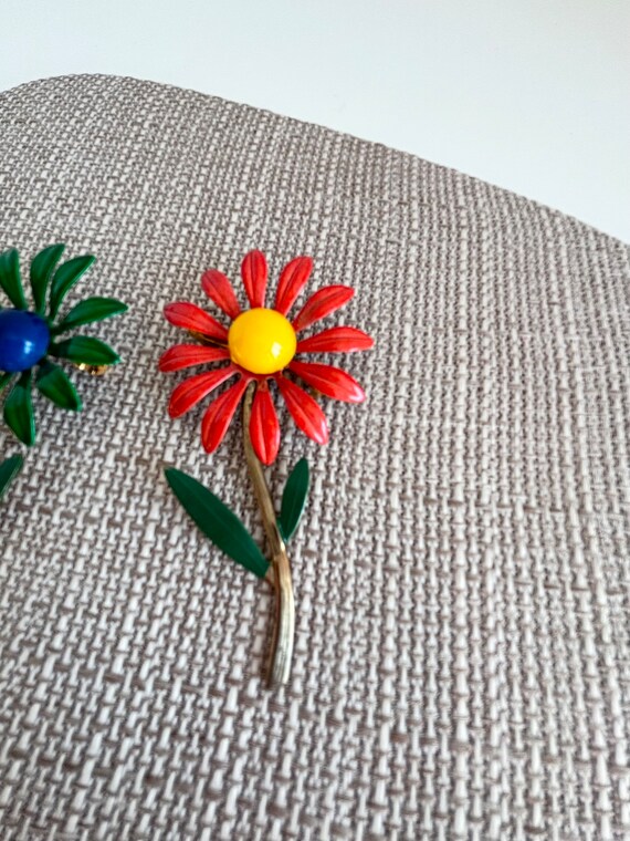 Vintage Metal Flower Pins Set of 2 - image 4