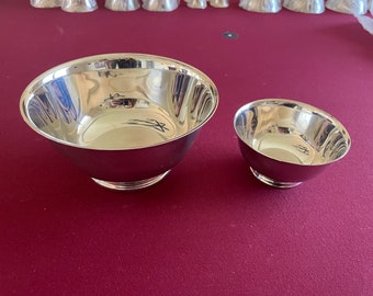 Bowl Set "Sons of Liberty Bowl" by Paul Revere Reproduction By Oneida Silversmith Set of 2 Fluted Silver-plated Bowls