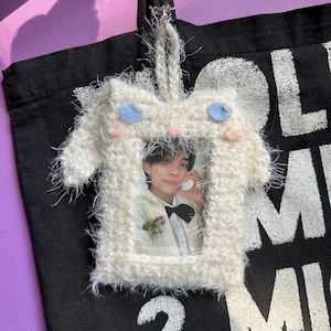 PATRÓN: Llavero portatarjetas fotográficas de conejito de crochet