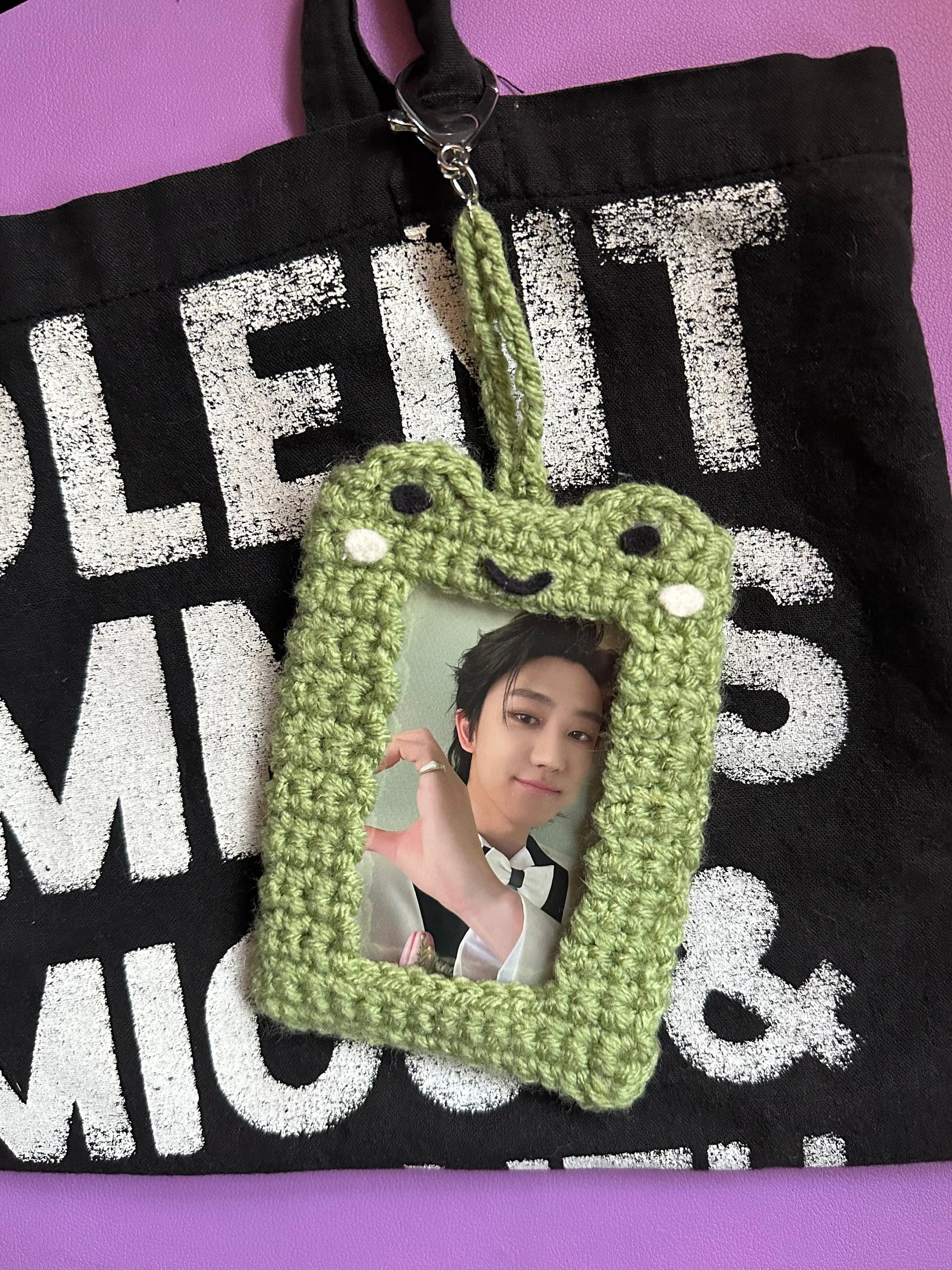 PATTERN: Crochet Frog Photocard Holder Keychain - Etsy