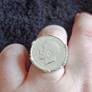 Brittisk Sovereign-ring i sterlingsilver med King George-myntinspirerat handgjort tvådelat ringram och mynt 925 silverring från Saint George