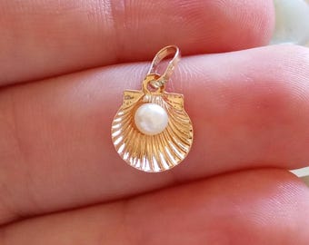 Solid Gold Pendant Shell with White Pearl Pilgrim Santiago de Compostela Solid 800 Yellow Gold Pendant Catholic Baptismal Shell Real Pearl