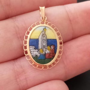 Wisiorek ze złota 19K Sanktuarium Matki Bożej Fatimskiej Żółte portugalskie złoto 800 Biżuteria religijna Medalion Prezent dla ochrony bliskich Ouro
