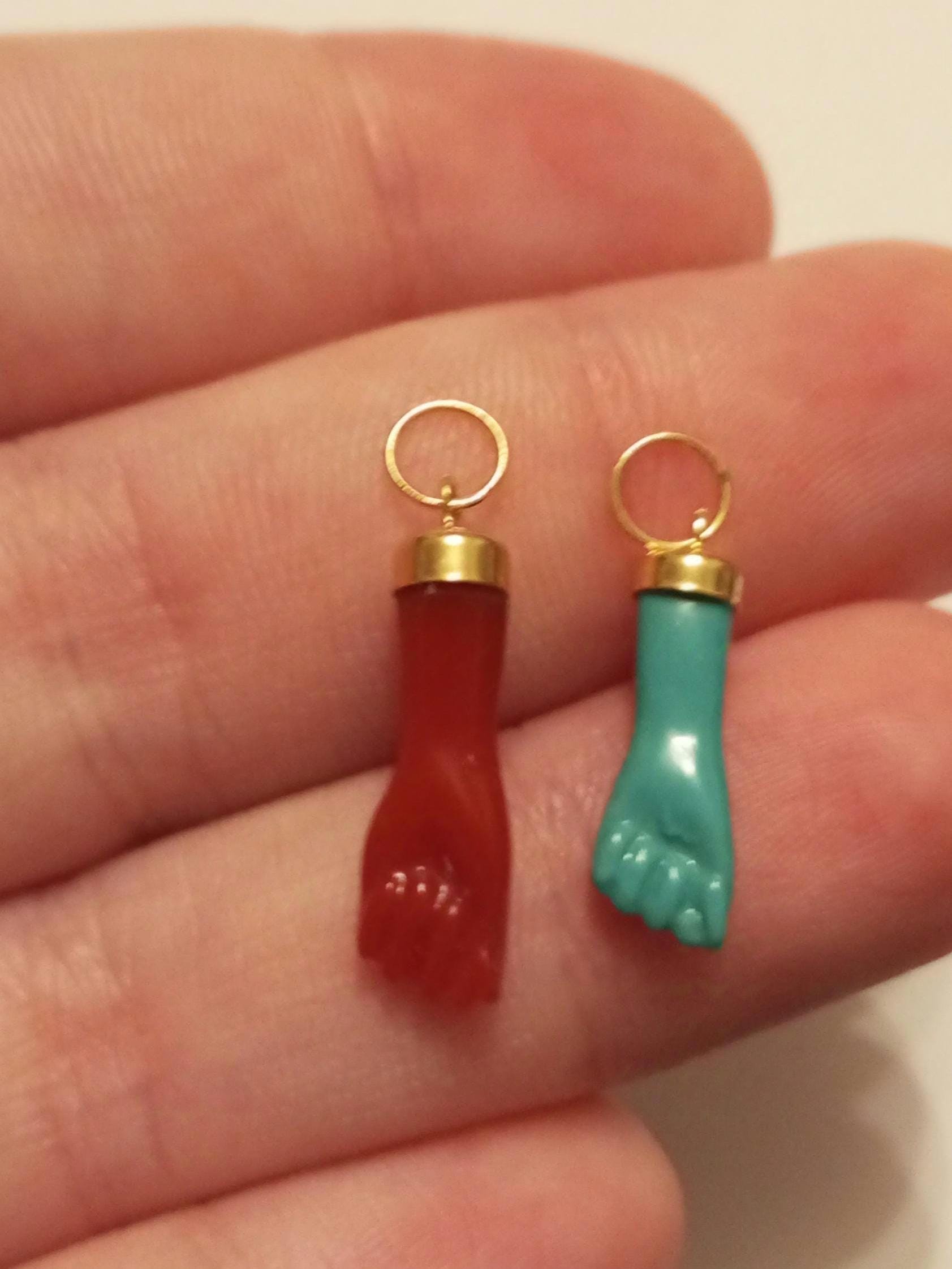 Pendentif Main De Figa En Or 18k Avec Verre Bleu – Vintage Et Finement Travaillé