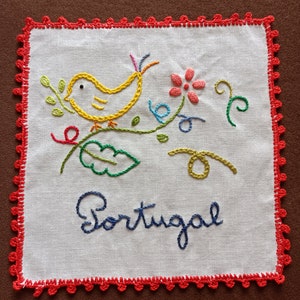 Lenço Português Bordado à Mão em Linho Tradicional do Minho Portugal Lenço dos Namorados Feito à Mão Estilo millésime Lembrança Icónica