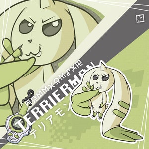 Peut inclure: Un personnage de dessin animé vert et blanc avec une expression espiègle, tenant un appareil vert et noir avec le texte "TERRIERMON" et des caractères japonais. Le personnage est sur un fond vert et blanc avec un motif à carreaux.