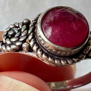 Lovely Handmade Silverwork detail Ceylon Ruby ring size 6.5