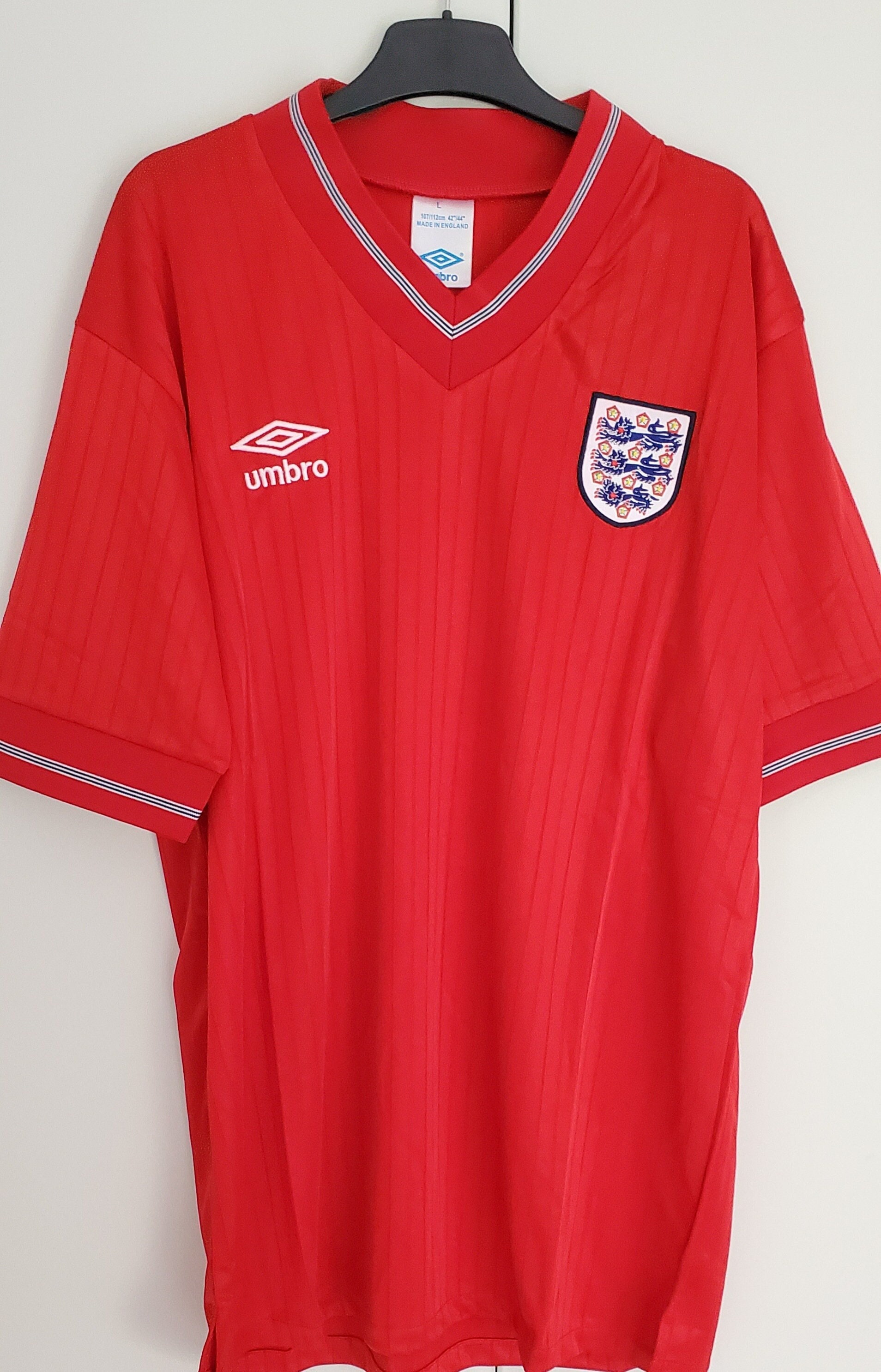 Maillot vintage Angleterre : maillots de football rétro iconiques – Football Shirt Vintage