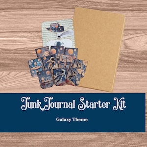 Puede incluir: Un kit de inicio de diario basura con temática de galaxia. El kit incluye un cuaderno beige, tarjetas decorativas con ilustraciones temáticas del espacio y una tarjeta con texto y una ilustración de estrella fugaz. El texto de la tarjeta dice "Junk Journal Starter Kit" y "Galaxy Theme."