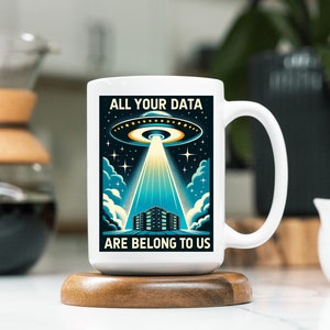 UFO Meme Tasse: "All Your Dates Are Belong to Us" - Geeky Tech Humor