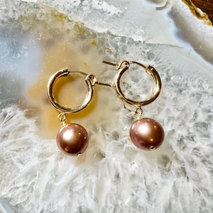 Pink Edison pearl Huggie earrings
