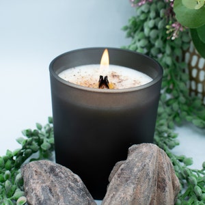 The Everyday Magic Candle Black image 3