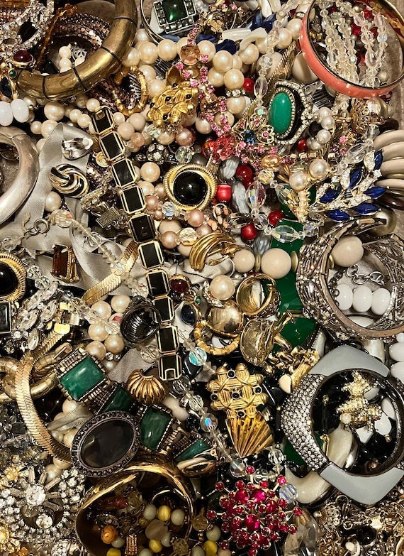 Wholesale vintage jewelry best sale lots