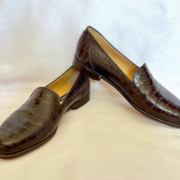 Gorgeous Bally Centosa oxblood loafers. Genuine alligator. Hand made in Italy. M 7 1/2 W 9 - 9 1/2. Never worn!!