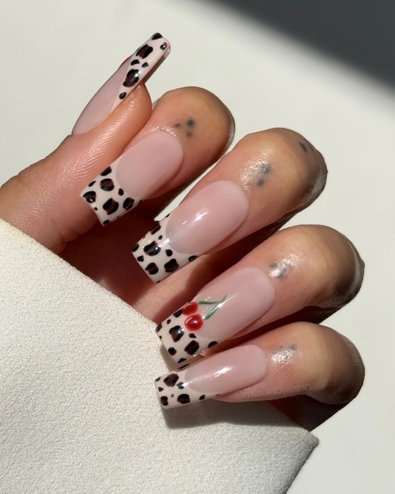 Leopard Print Stick One Nails With Bow Leopard Print Stick One Nails With Bow