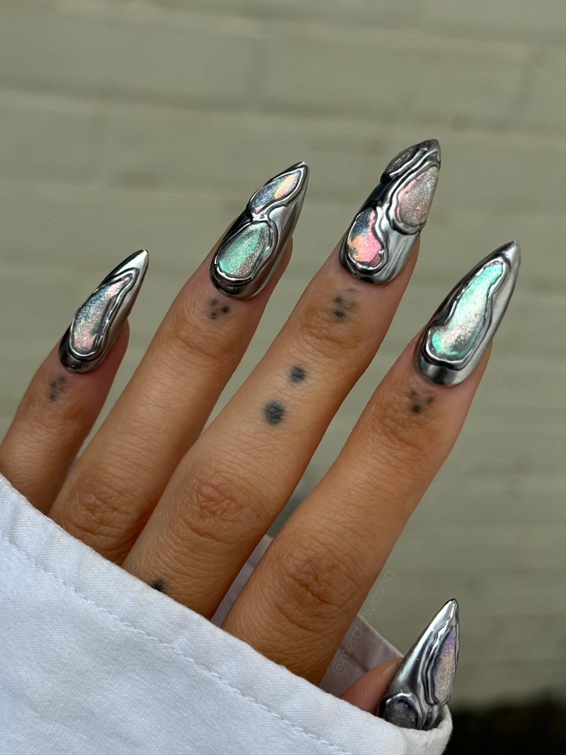 Y2K 3D Chrome Nails 2025 Glow