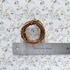 Miniature Dollhouse Grapevine Wreath Round- 1/12 Scale 1: 6 Scale (Diameter-6cm)