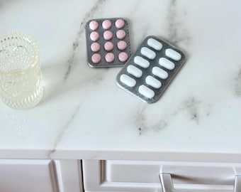 1:6 Miniature Dollhouse 2PC Medicine Capsules 1/6 Scale 12 Inches Doll Diorama Health Care Pills Supplies