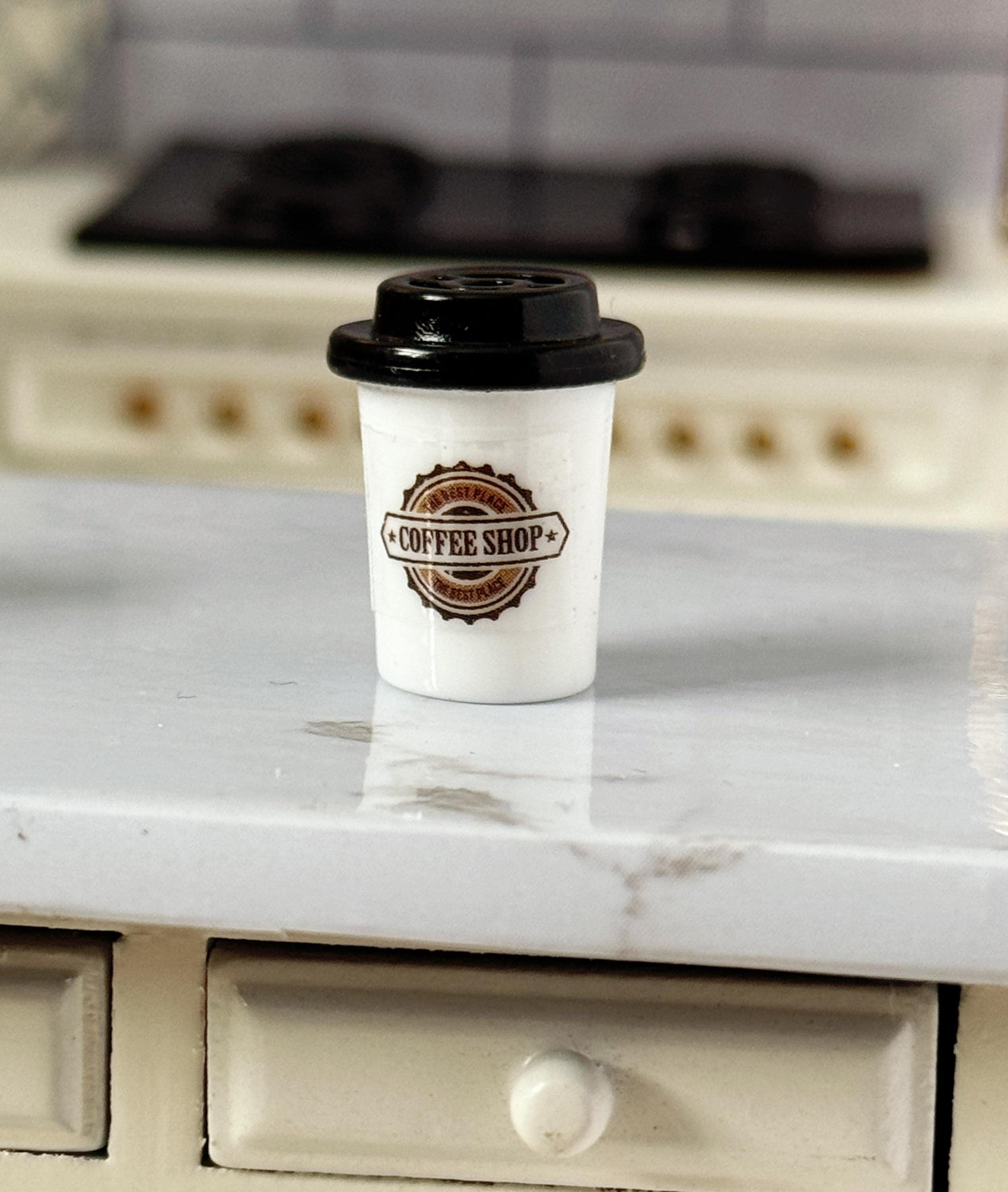 Tazza Caffè Piattino Metallo Scala 1:12 Arredamento Miniatura Casa Delle Bambole - Tazza Di Caffè Con Piattino In Metallo, Scala 1:12 Mini Biblioteca