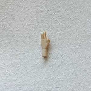 1:12 Scale Miniature Dollhouse 3D Print Character Hand Decorative Statue (Fingers cannot move)