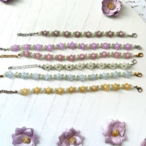 Daisy Flower Bracelet | Dainty Bracelet, handmade bracelet, beaded flowers, flower bracelet, daisy bracelet, friendship bracelet, stackable
